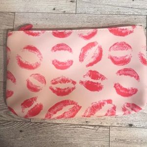 LIP 👄 Makeup bag